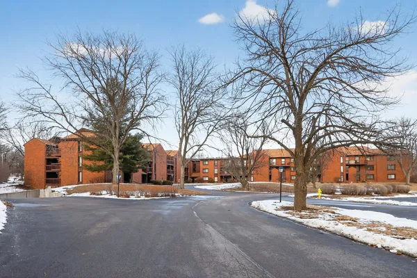 $113,000 | 2929 Sunnyside Drive, Unit 303, Rockford, IL 61114