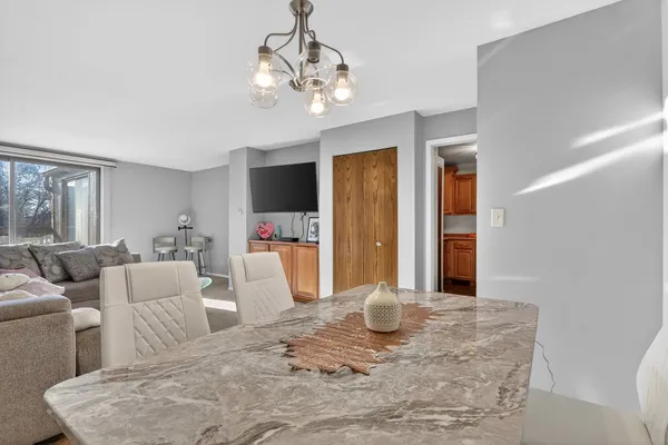 $113,000 | 2929 Sunnyside Drive, Unit 303, Rockford, IL 61114