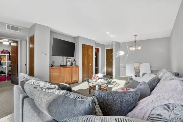 $113,000 | 2929 Sunnyside Drive, Unit 303, Rockford, IL 61114