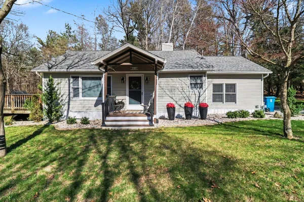$300,000 | 90 South Clymer Street, Pentwater, MI 49449