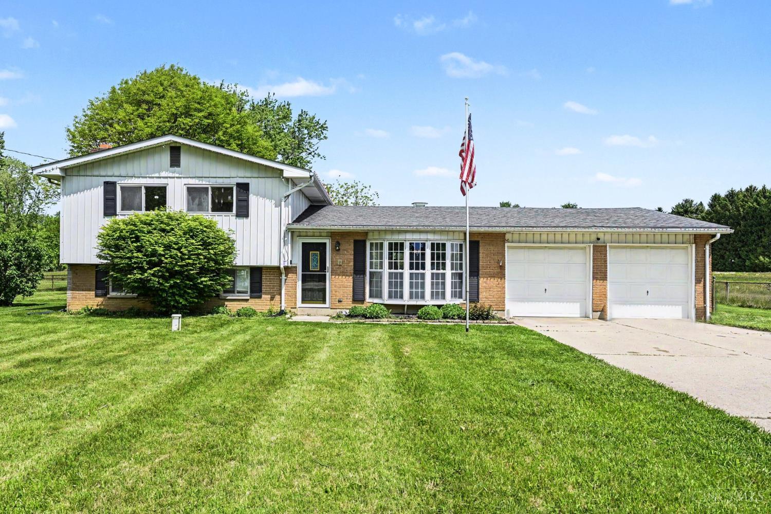 5884 Troy Road Springfield, OH 45502 - Photo 2 of 26