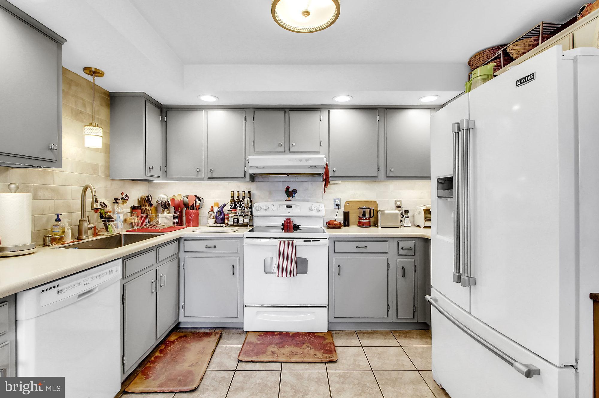 271 Ridgeview Road Seven Valleys, PA 17360 - Photo 6 of 30 Awesome kitchen ceramic floor