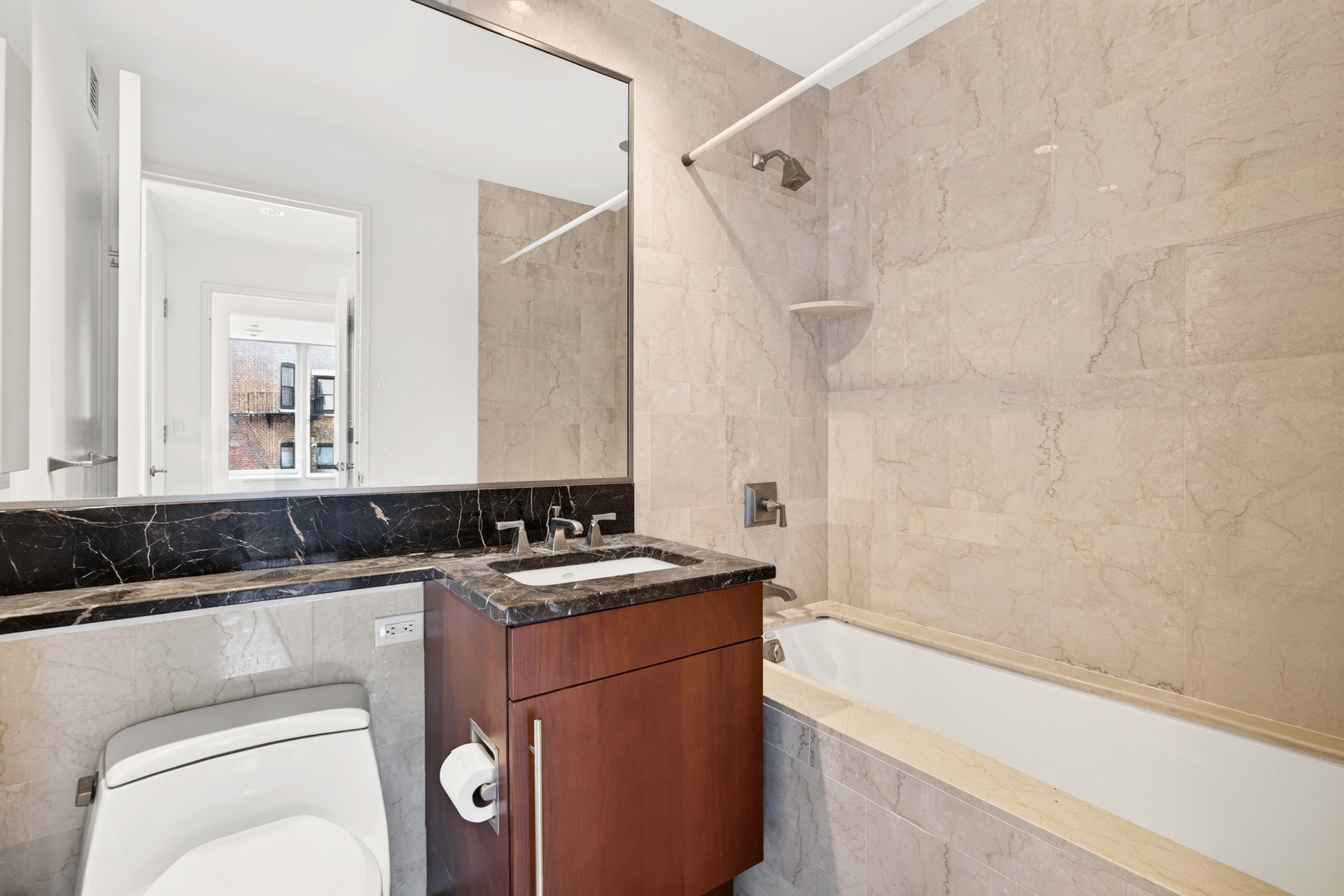 240 Riverside Boulevard, Unit 14F Manhattan, NY 10069 - Photo 6 of 16 Gallery Image 6