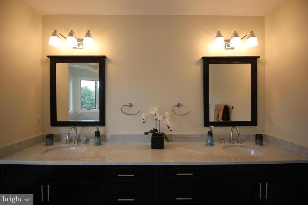 13317 Query Mill Road North Potomac, MD 20878 - Photo 22 of 30 Bath (Master)