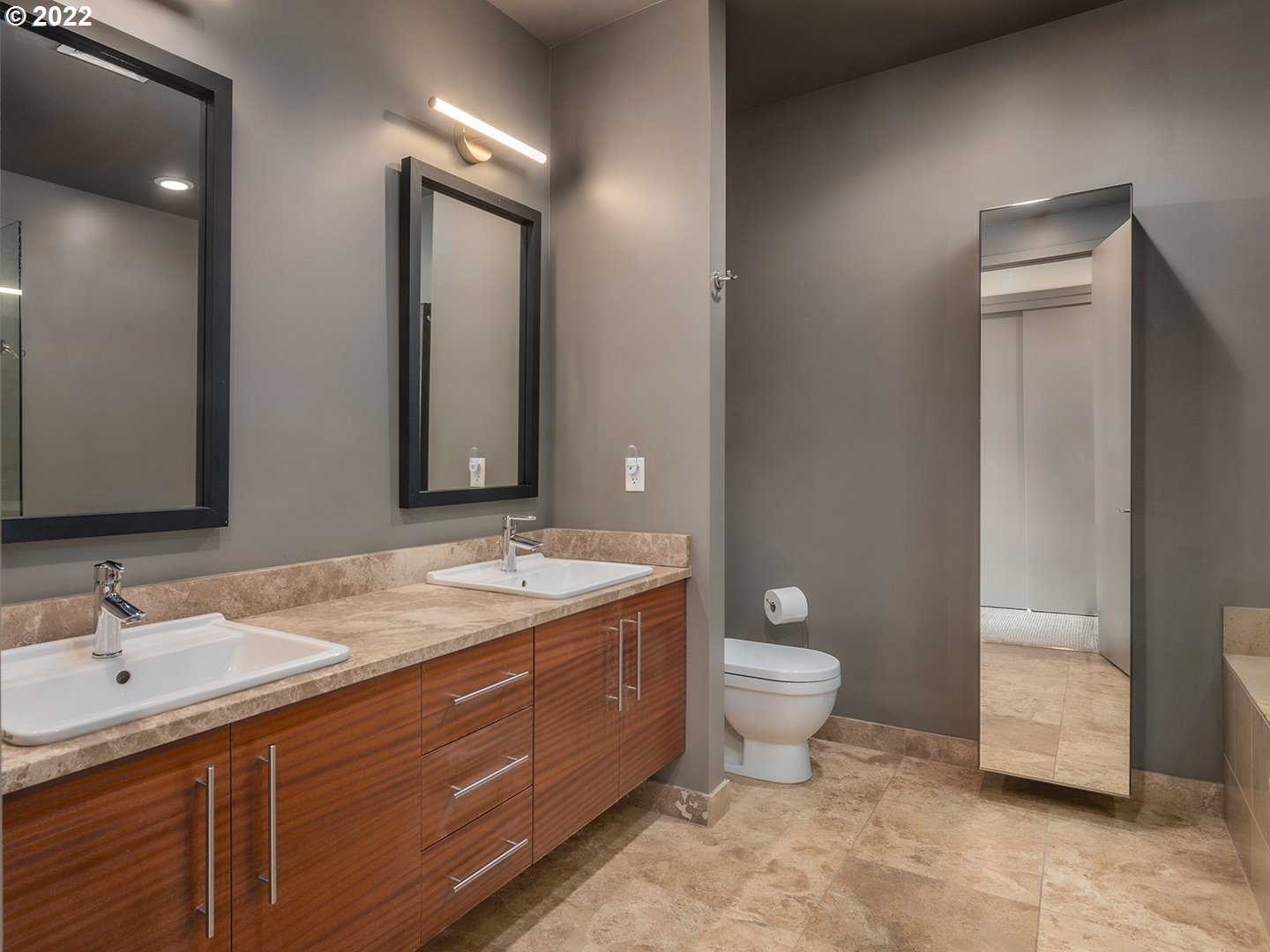 1726 Northwest Riverscape Street Portland, OR 97209 - Photo 14 of 31 Gallery Image 14