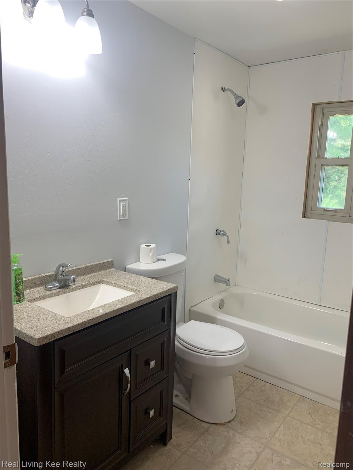 16520 Fish Lake Road Holly, MI 48442 - Photo 7 of 10 Bathroom.jpg