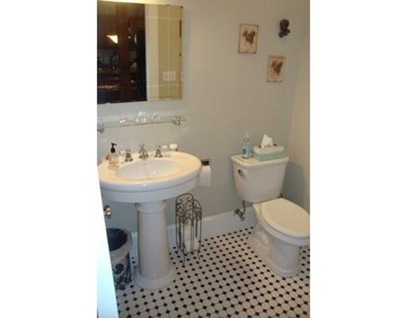 32 Round Hill Road, Unit B Northampton, MA 01060 - Photo 14 of 30 Gallery Image 14