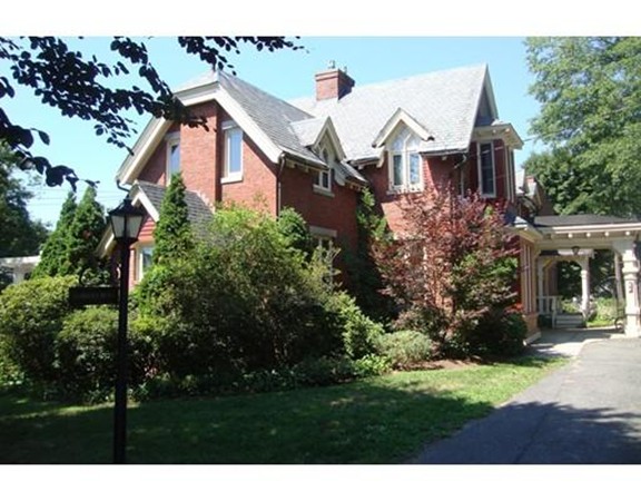32 Round Hill Road, Unit B Northampton, MA 01060 - Photo 2 of 30 Gallery Image 2