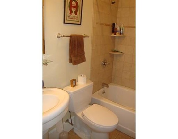 32 Round Hill Road, Unit B Northampton, MA 01060 - Photo 27 of 30 Gallery Image 27