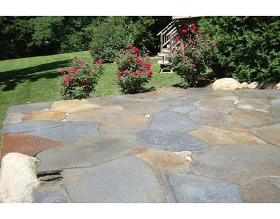 32 Round Hill Road, Unit B Northampton, MA 01060 - Photo 3 of 30 Gallery Image 3