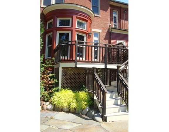 32 Round Hill Road, Unit B Northampton, MA 01060 - Photo 4 of 30 Gallery Image 4