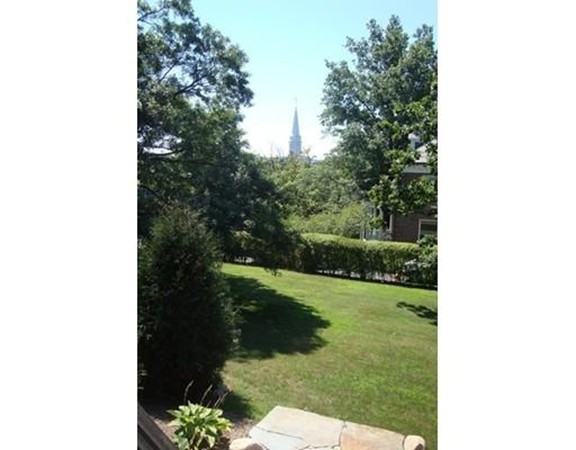 32 Round Hill Road, Unit B Northampton, MA 01060 - Photo 7 of 30 Gallery Image 7