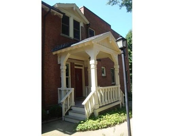 32 Round Hill Road, Unit B Northampton, MA 01060 - Photo 8 of 30 Gallery Image 8