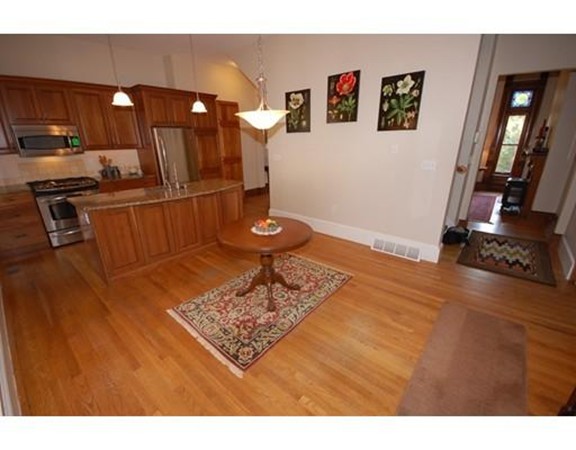32 Round Hill Road, Unit B Northampton, MA 01060 - Photo 9 of 30 Gallery Image 9