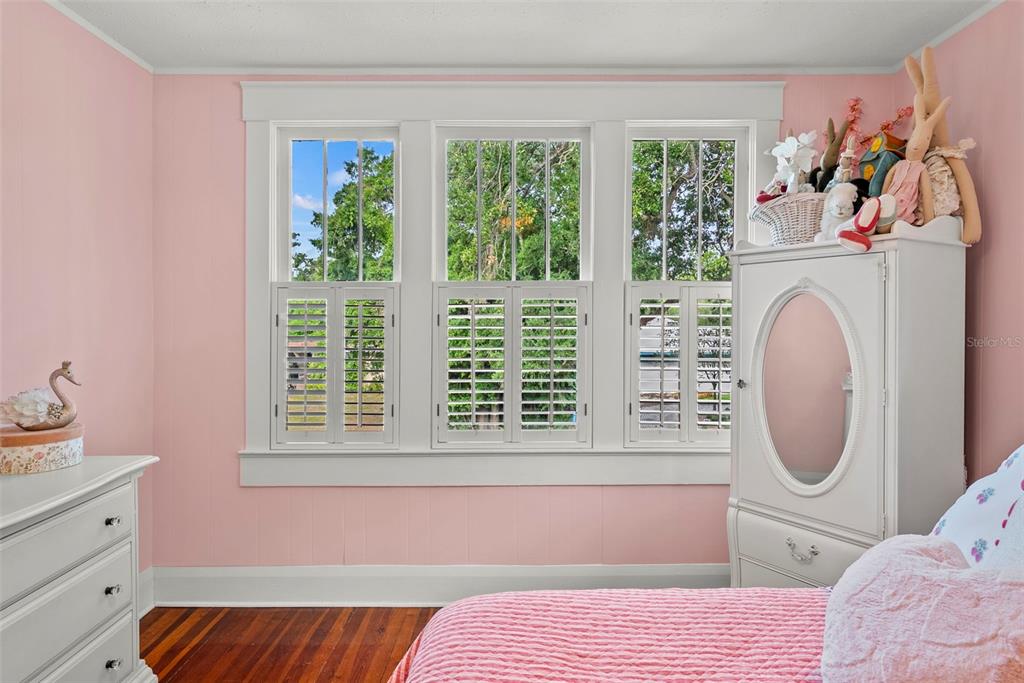 212 South Coolidge Avenue Tampa, FL 33609 - Photo 22 of 37 a bedroom with a bed and a window