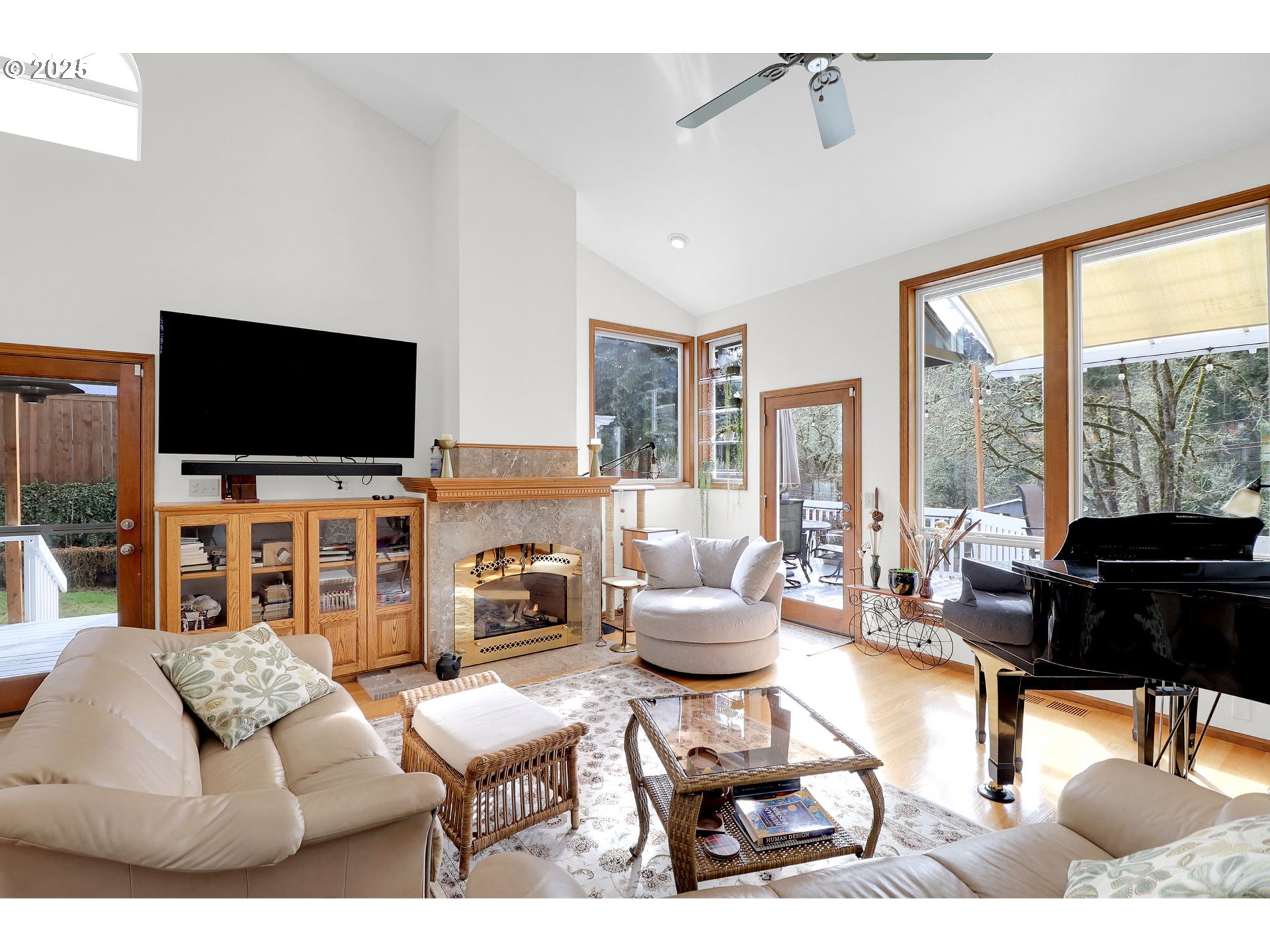 2708 Moon Mountain Drive Eugene, OR 97403 - Photo 14 of 43 a living room with furniture and a flat screen tv