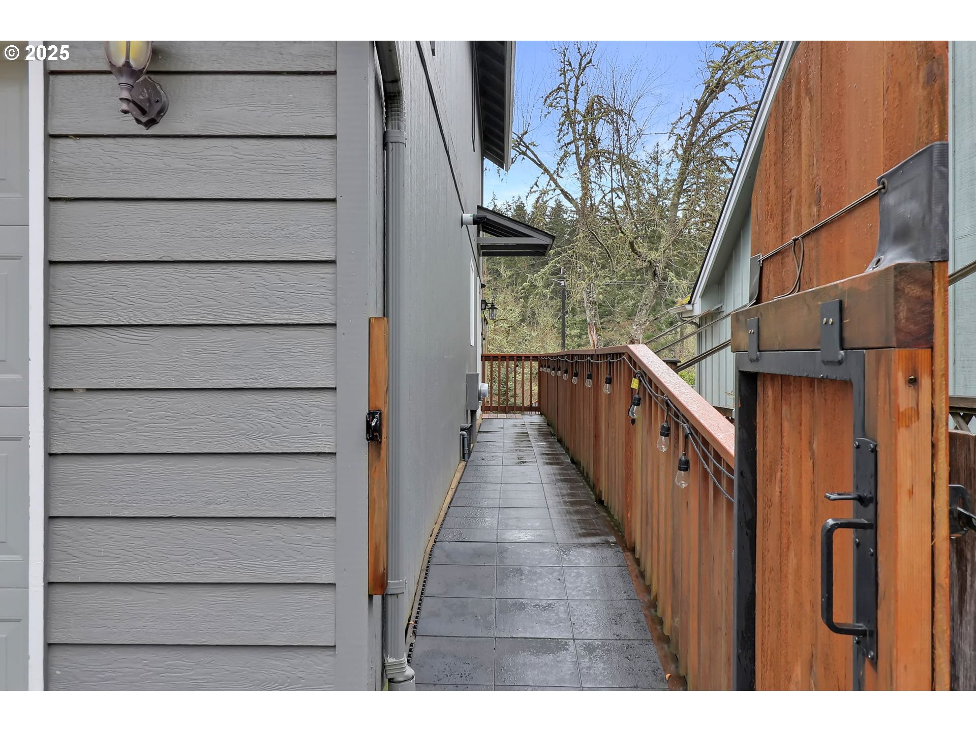 2708 Moon Mountain Drive Eugene, OR 97403 - Photo 33 of 43 a view of entryway with stairs