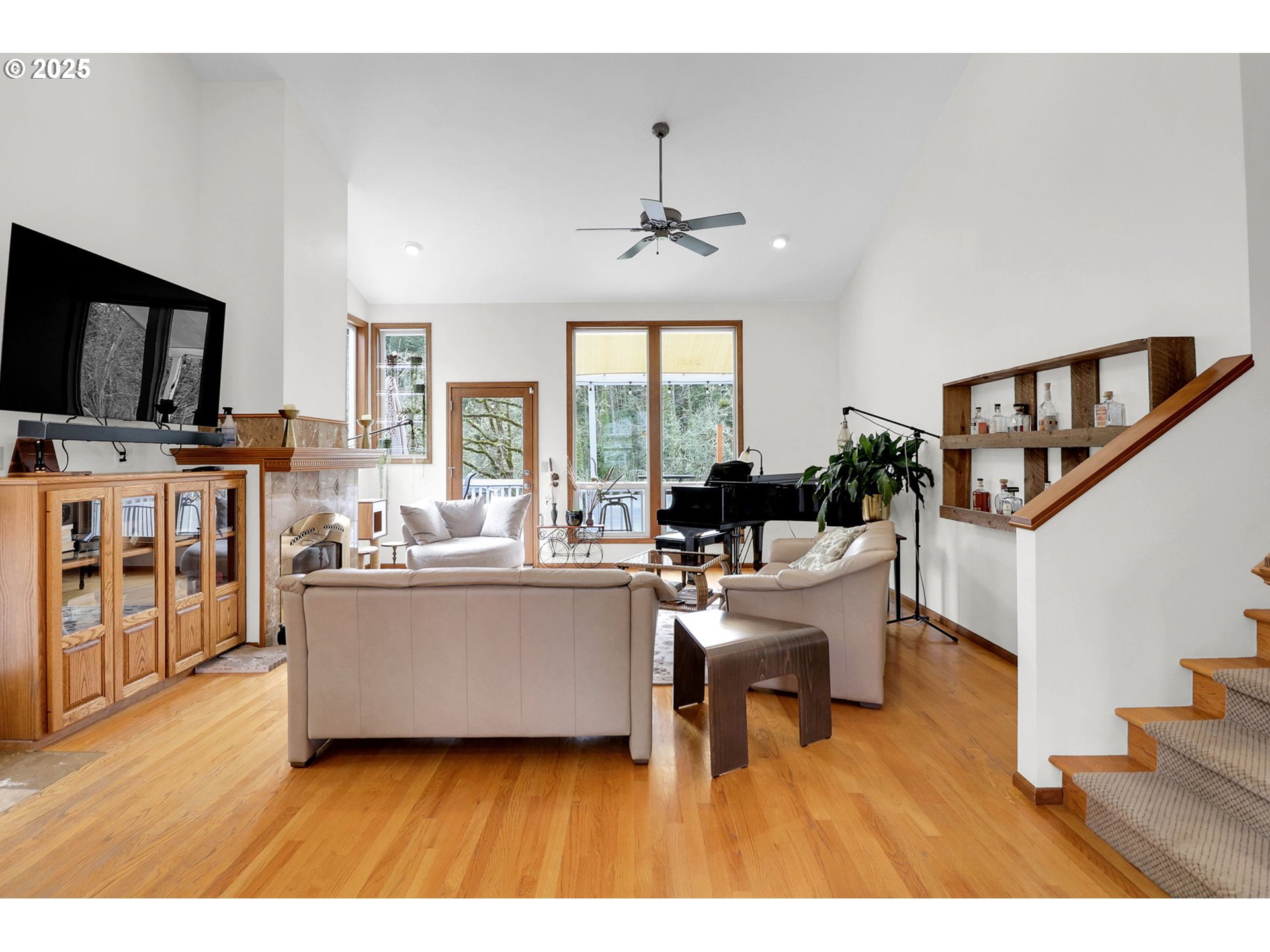 2708 Moon Mountain Drive Eugene, OR 97403 - Photo 9 of 43 a living room with furniture and a flat screen tv