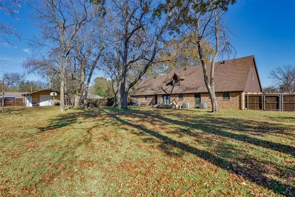 $365,000 | 300 Thompson Street, Pottsboro, TX 75076