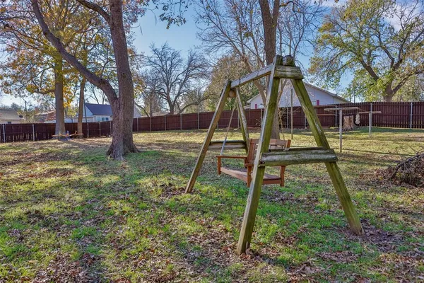 $365,000 | 300 Thompson Street, Pottsboro, TX 75076