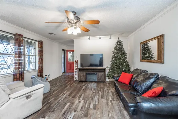 $365,000 | 300 Thompson Street, Pottsboro, TX 75076