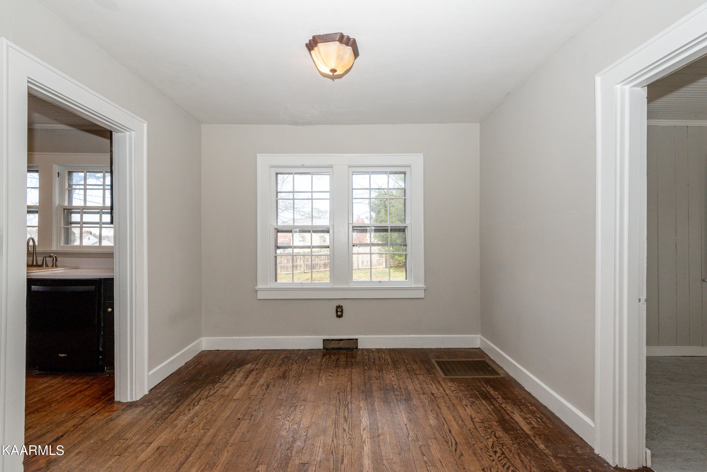 1909 Crest Road Maryville, TN 37804 - Photo 6 of 26 DSC_7653
