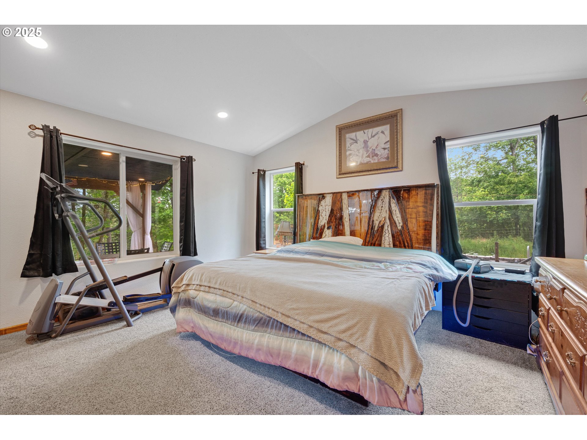 17205 Oakdale Road Dallas, OR 97338 - Photo 20 of 36 a bedroom with a bed and a large window