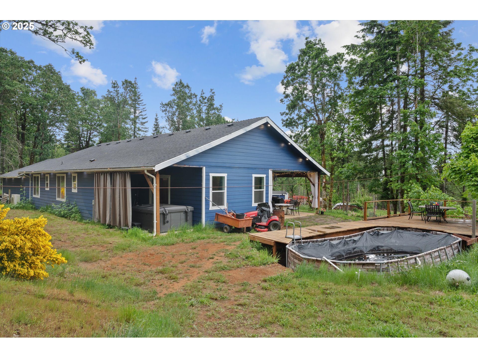 17205 Oakdale Road Dallas, OR 97338 - Photo 30 of 36 a view of a house with backyard and sitting area