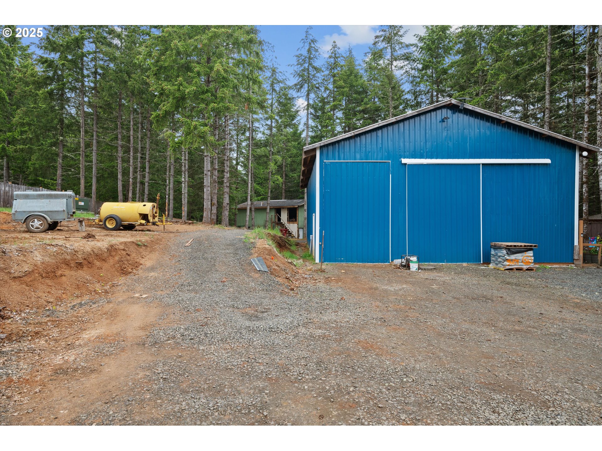 17205 Oakdale Road Dallas, OR 97338 - Photo 5 of 36 a view of a backyard of a house