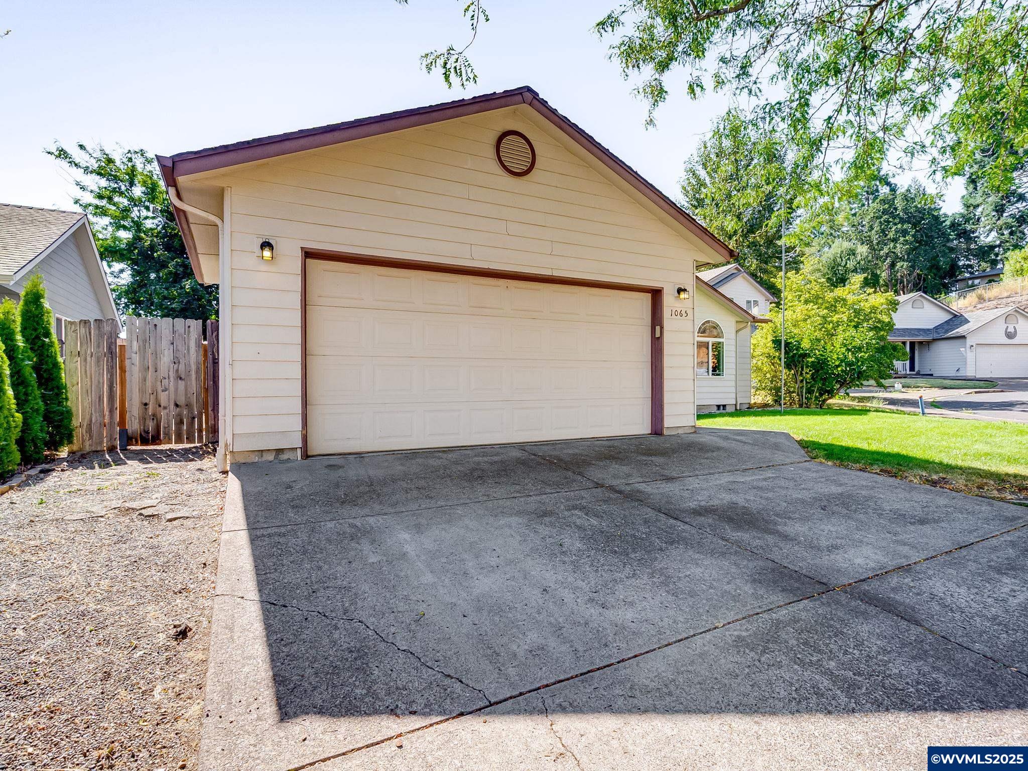 1065 Ridgefield Court Stayton, OR 97383 - Photo 2 of 25 Gallery Image 2