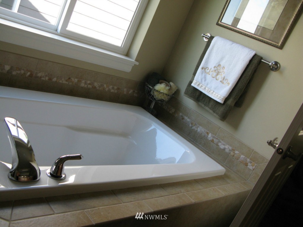 11175 Northeast 162nd Street Bothell, WA 98011 - Photo 22 of 25 Gallery Image 22