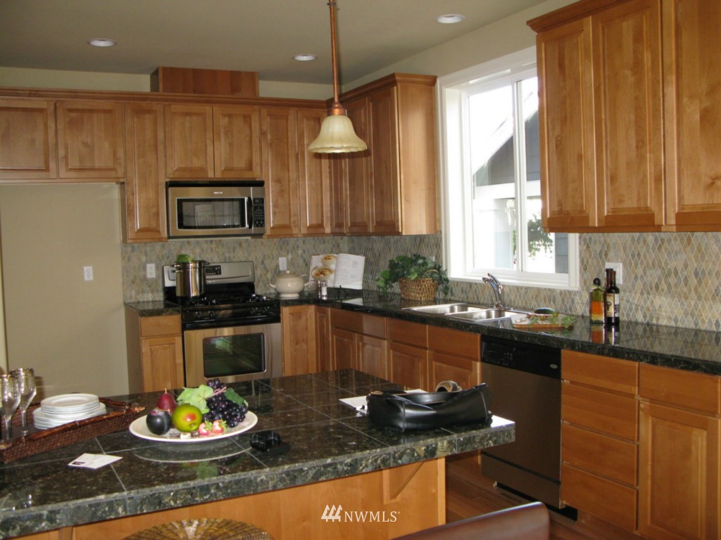 11175 Northeast 162nd Street Bothell, WA 98011 - Photo 5 of 25 Gallery Image 5
