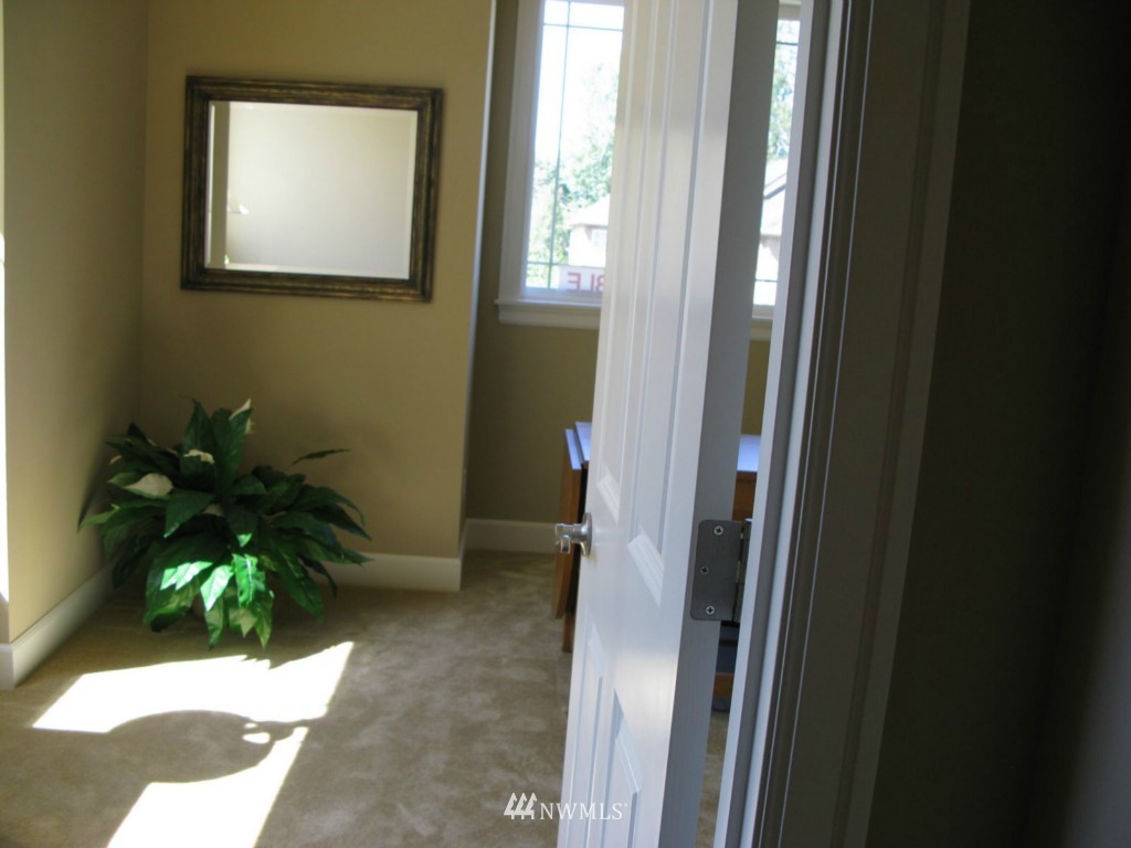 11175 Northeast 162nd Street Bothell, WA 98011 - Photo 8 of 25 Gallery Image 8