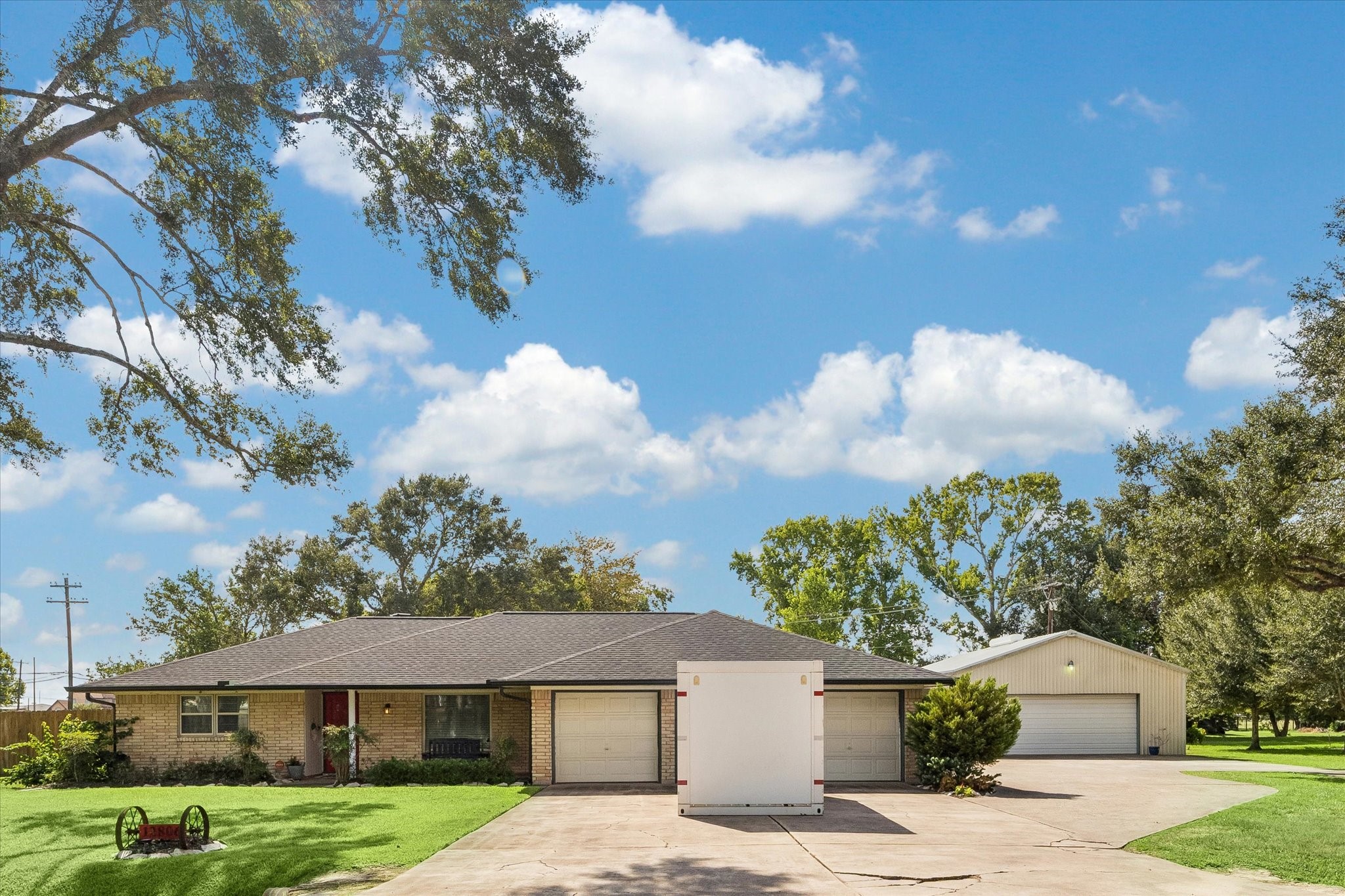 12806 Britt Road Pearland, TX 77581 - Photo 4 of 33 One story home with 3 car garage + workshop
