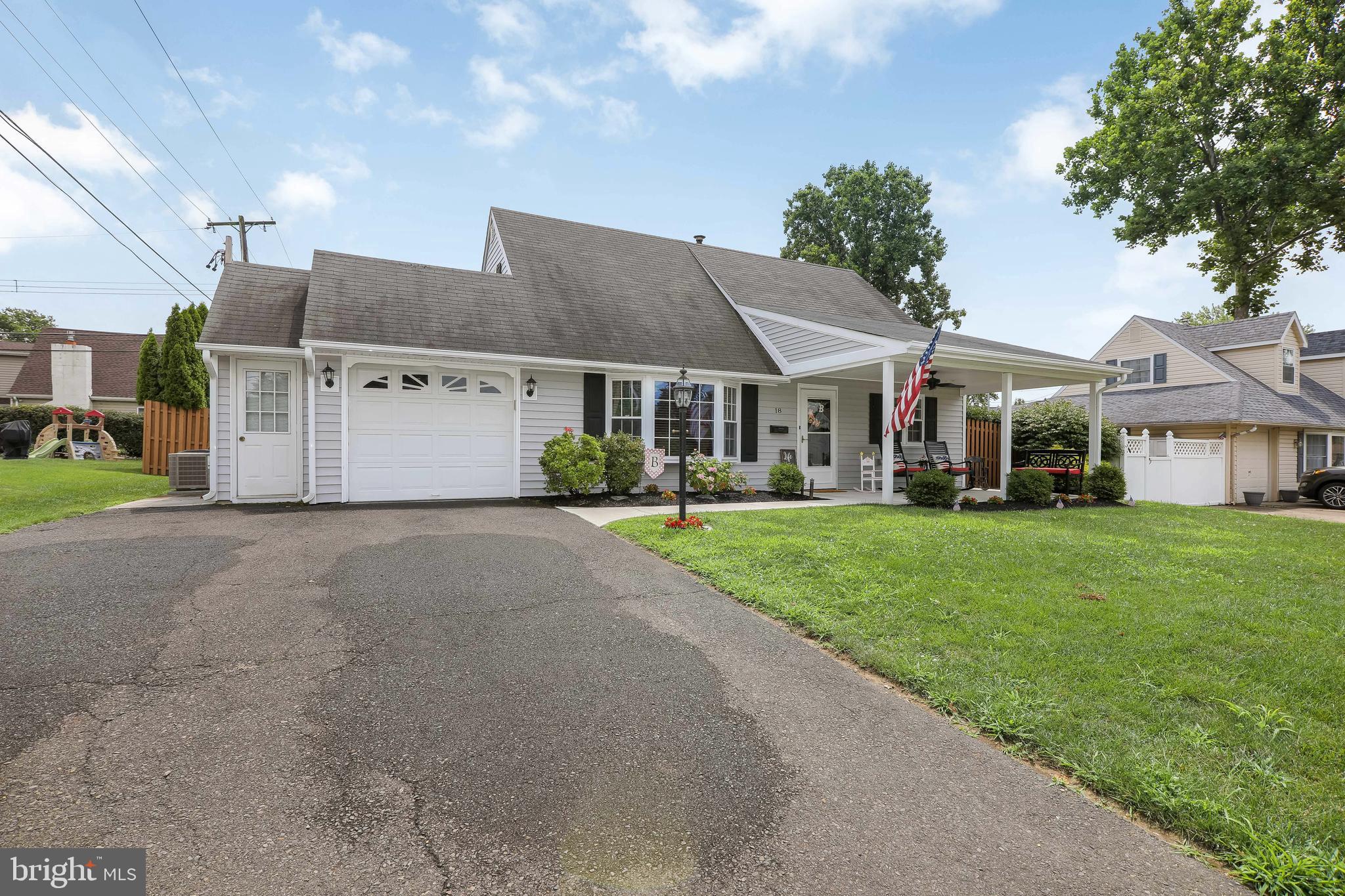 18 Hedge Road Levittown, PA 19056 - Photo 2 of 49 Gallery Image 2