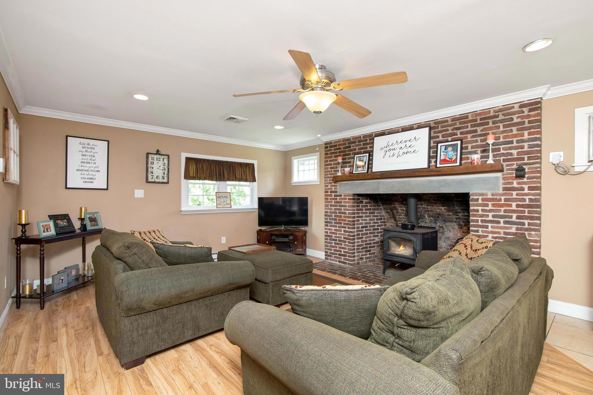 18 Hedge Road Levittown, PA 19056 - Photo 12 of 49 Gallery Image 12