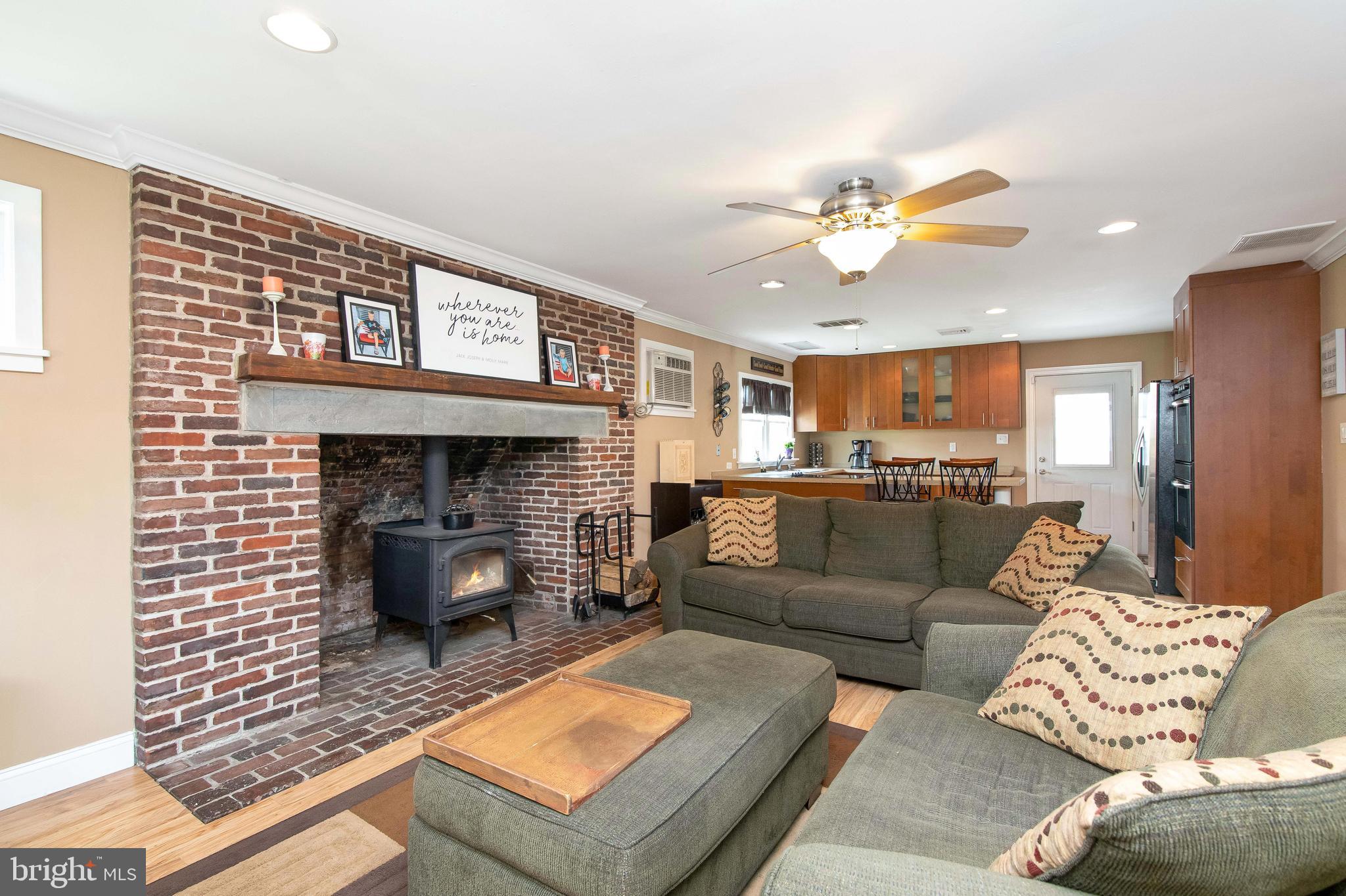 18 Hedge Road Levittown, PA 19056 - Photo 13 of 49 Gallery Image 13