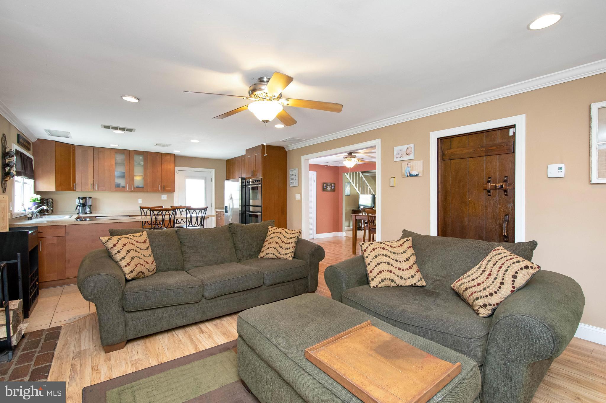 18 Hedge Road Levittown, PA 19056 - Photo 14 of 49 Gallery Image 14