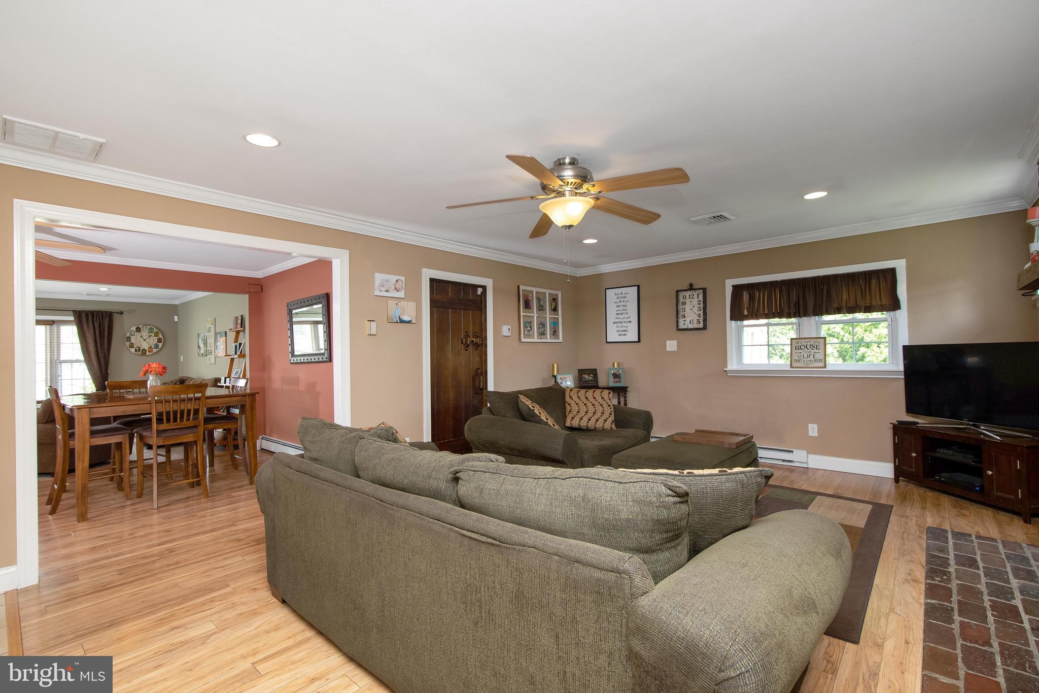 18 Hedge Road Levittown, PA 19056 - Photo 18 of 49 Gallery Image 18