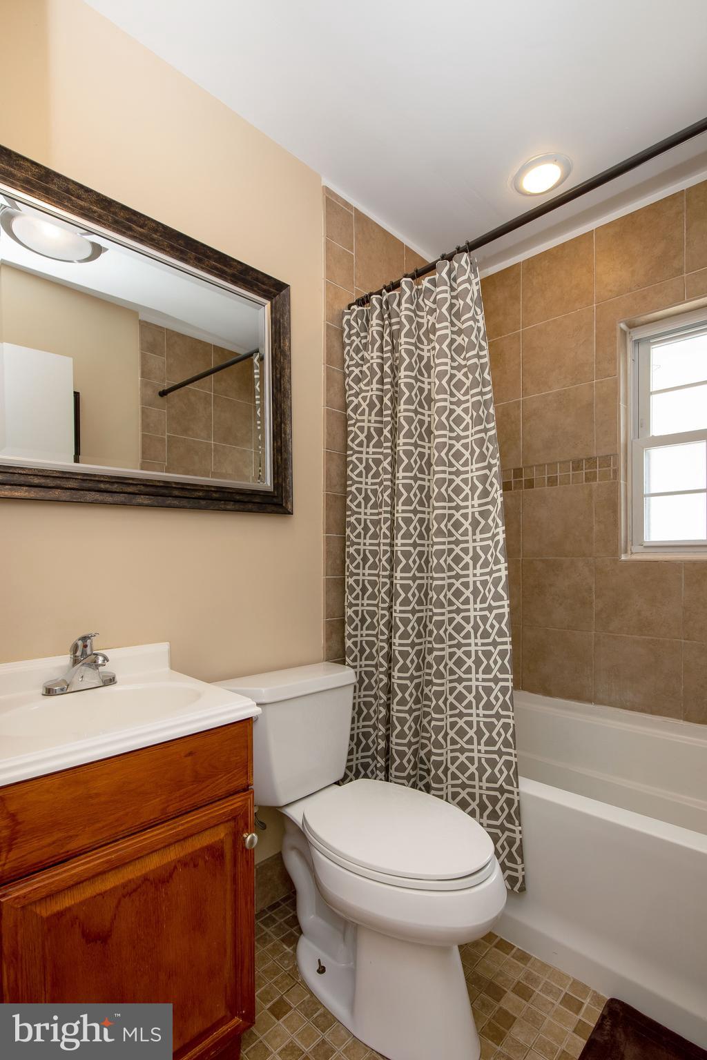 18 Hedge Road Levittown, PA 19056 - Photo 20 of 49 Gallery Image 20