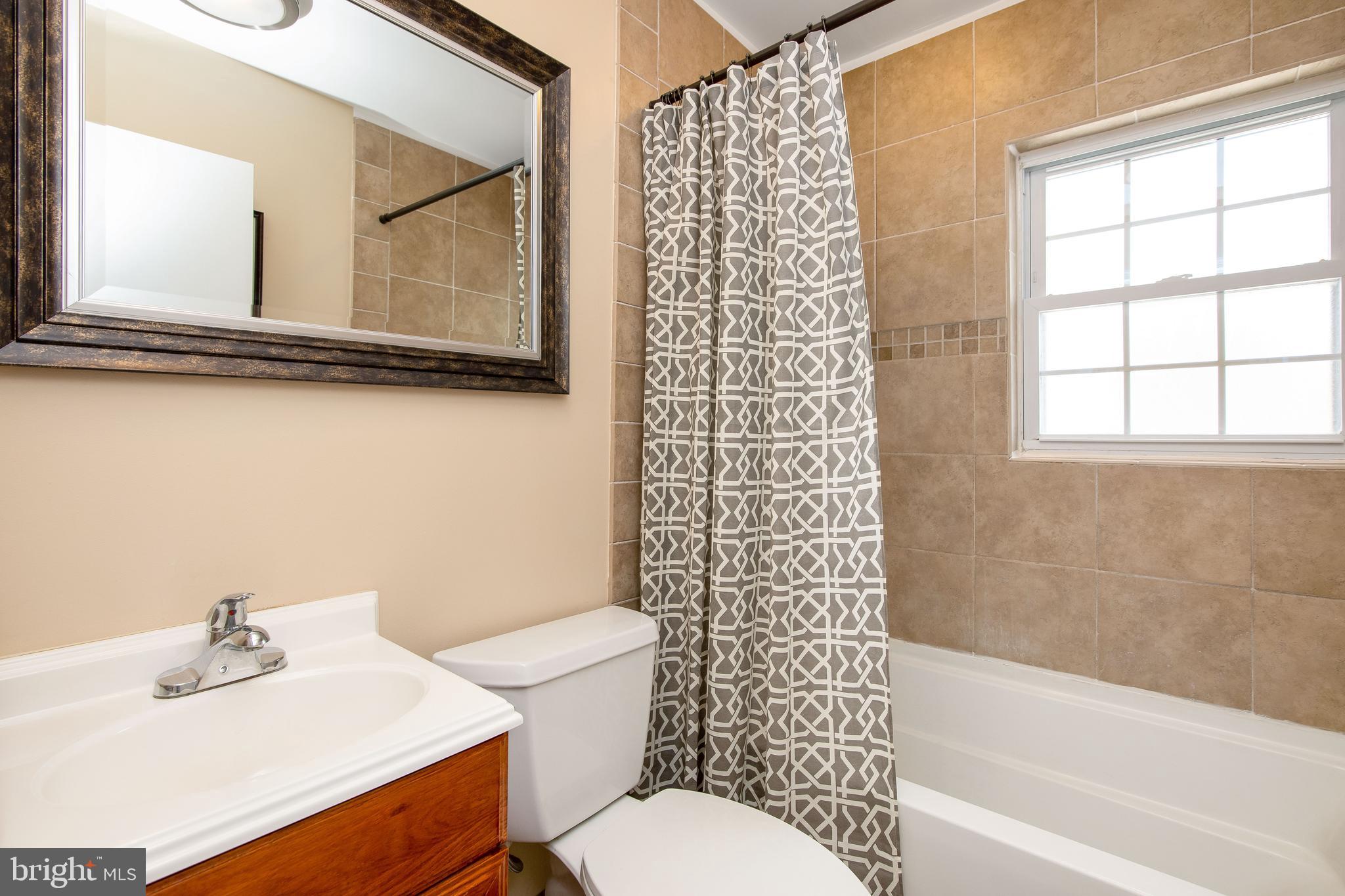 18 Hedge Road Levittown, PA 19056 - Photo 21 of 49 Gallery Image 21
