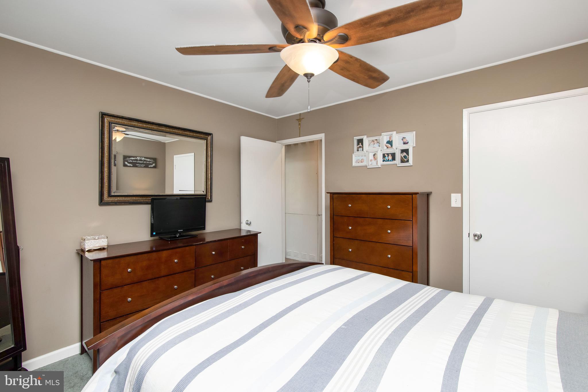 18 Hedge Road Levittown, PA 19056 - Photo 24 of 49 Gallery Image 24