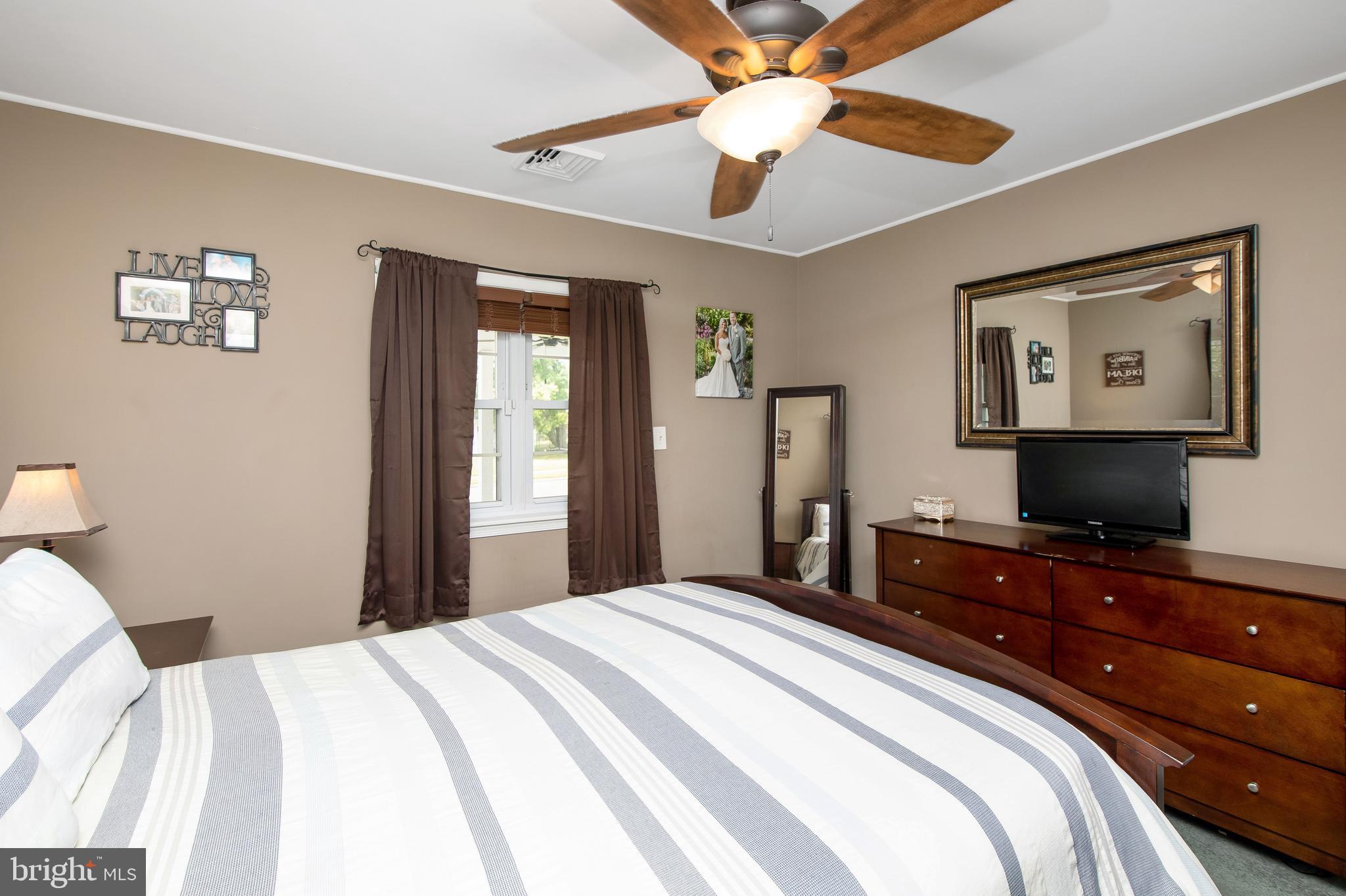 18 Hedge Road Levittown, PA 19056 - Photo 25 of 49 Gallery Image 25