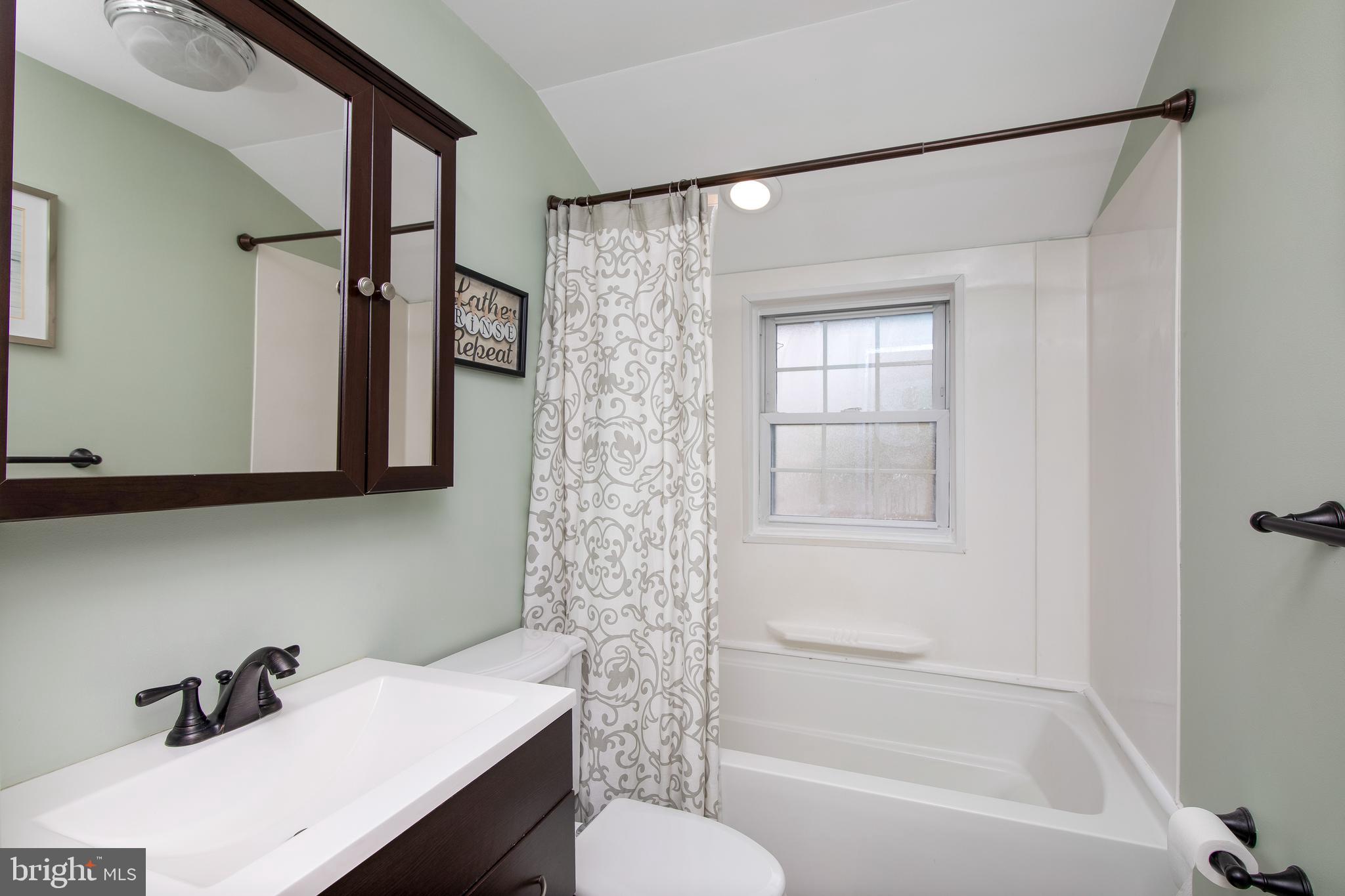 18 Hedge Road Levittown, PA 19056 - Photo 33 of 49 Gallery Image 33