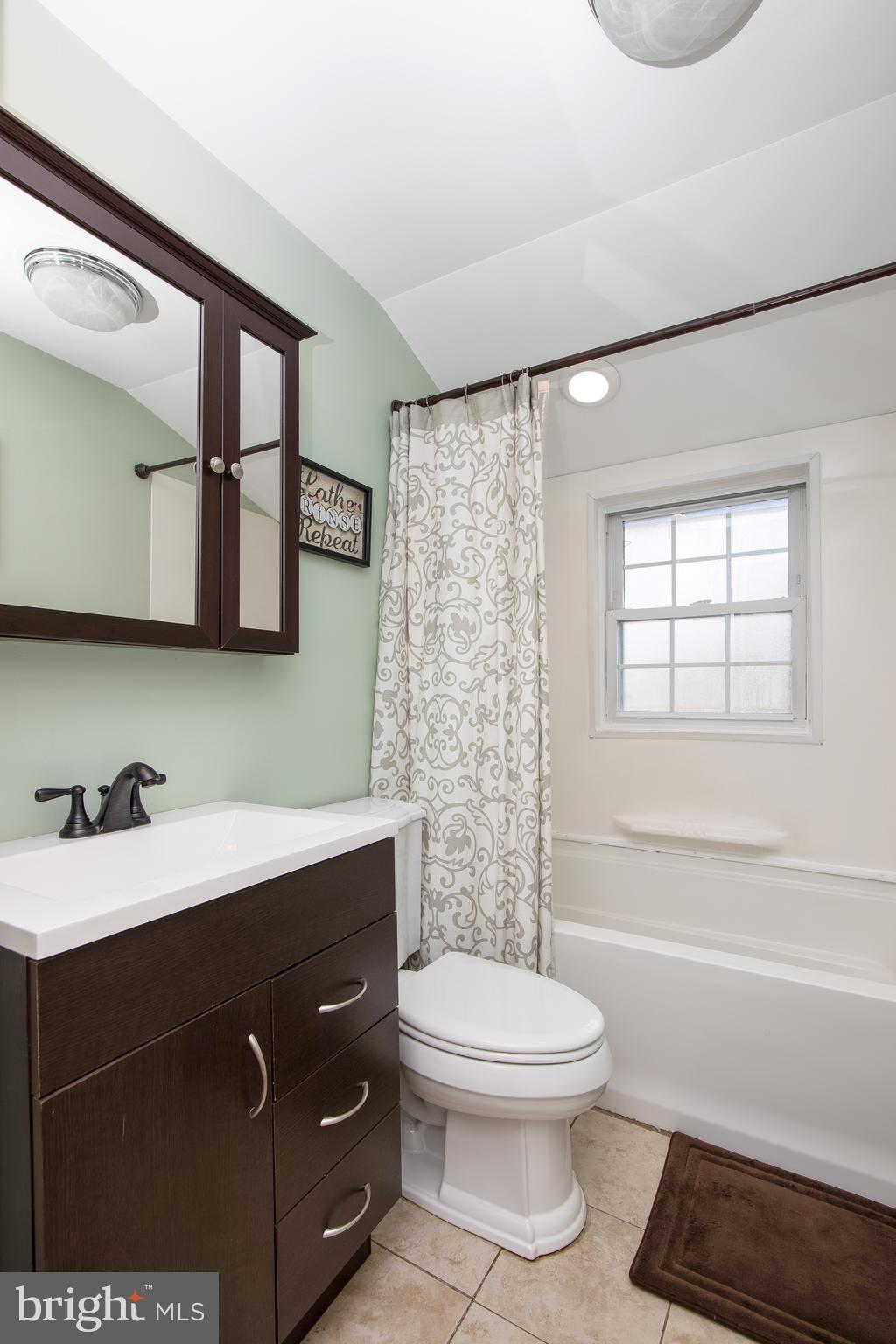 18 Hedge Road Levittown, PA 19056 - Photo 34 of 49 Gallery Image 34