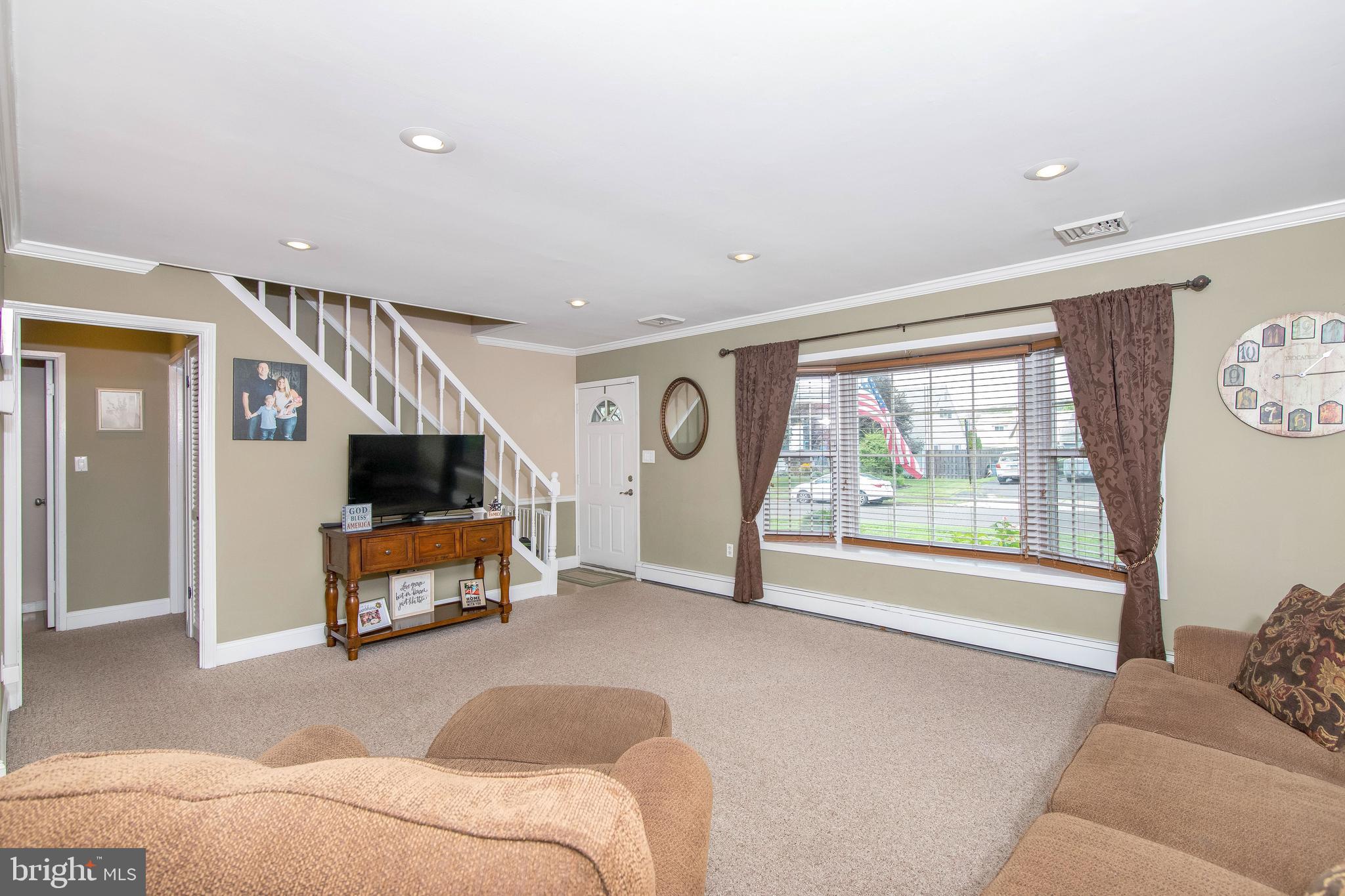 18 Hedge Road Levittown, PA 19056 - Photo 5 of 49 Gallery Image 5