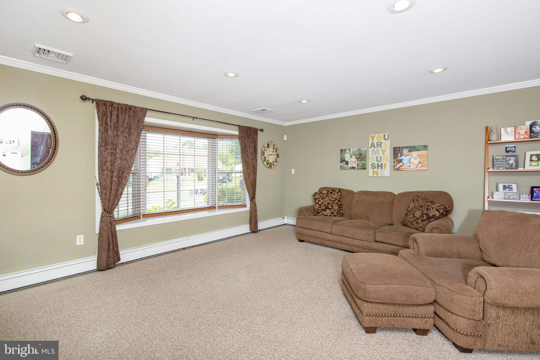 18 Hedge Road Levittown, PA 19056 - Photo 7 of 49 Gallery Image 7