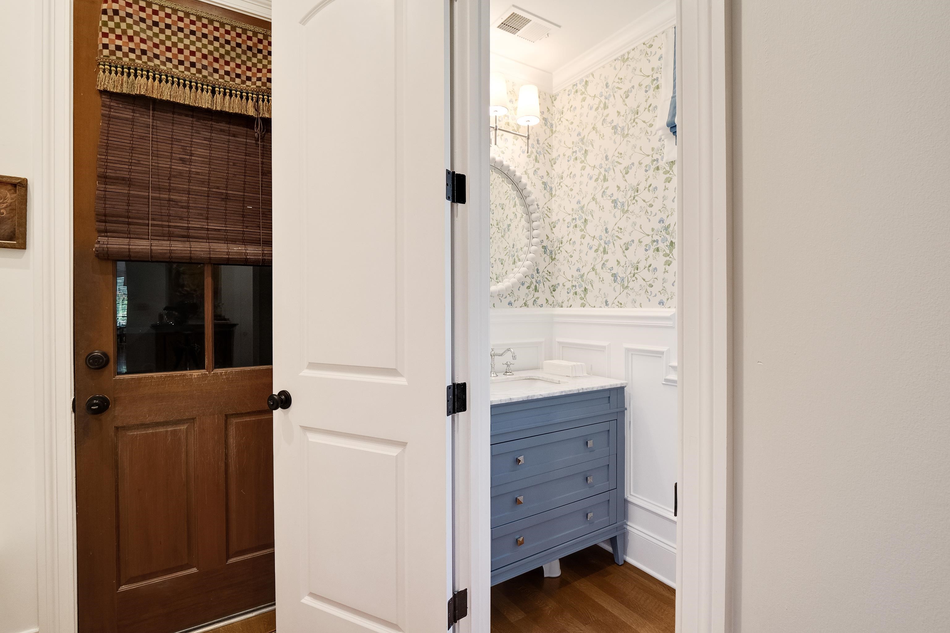 3174 Wetherby Drive Germantown, TN 38139 - Photo 20 of 40 a view of walk in closet with window