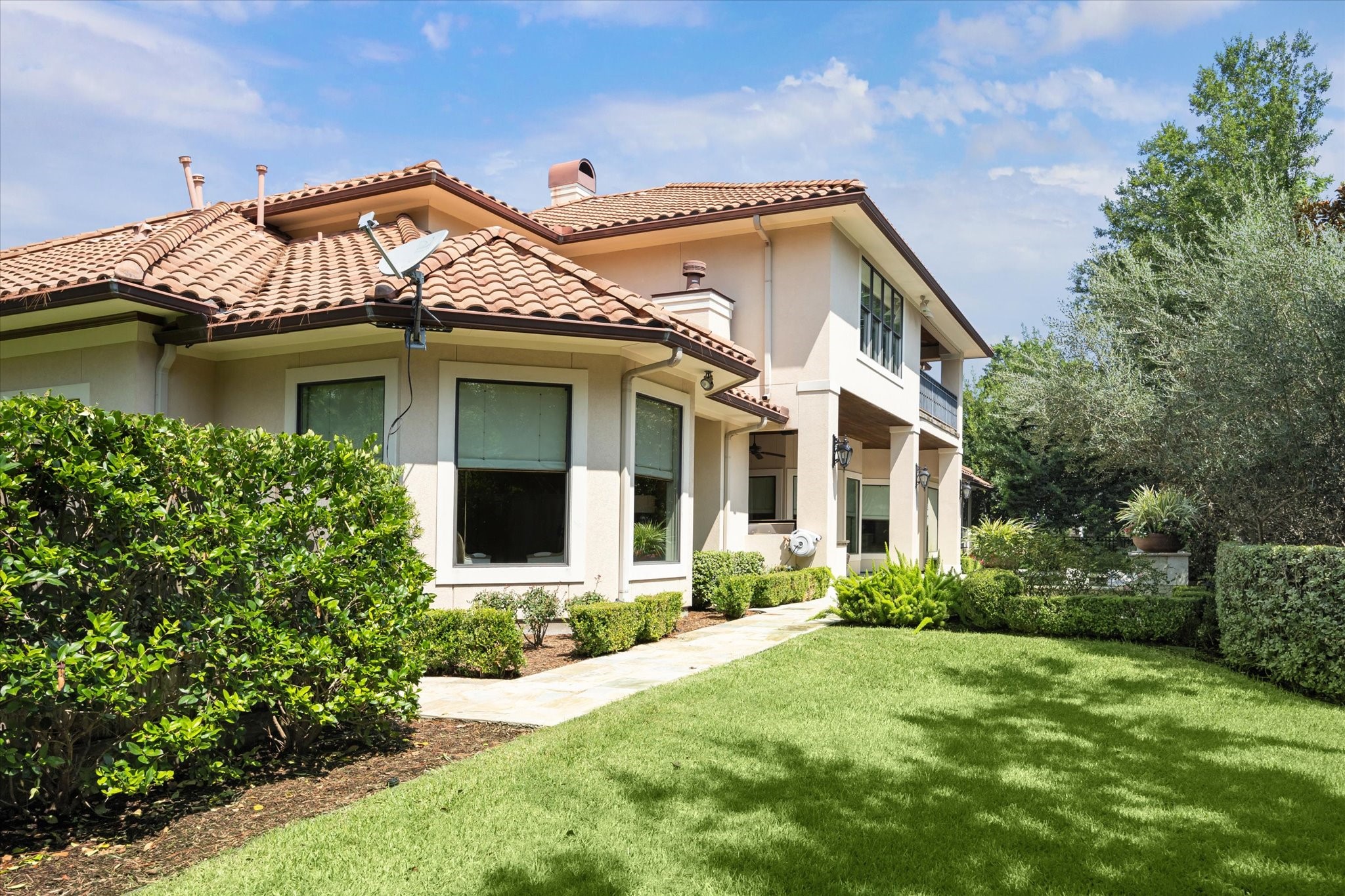 570 Lanecrest Lane Houston, TX 77024 - Photo 35 of 36 a front view of a house with yard and green space