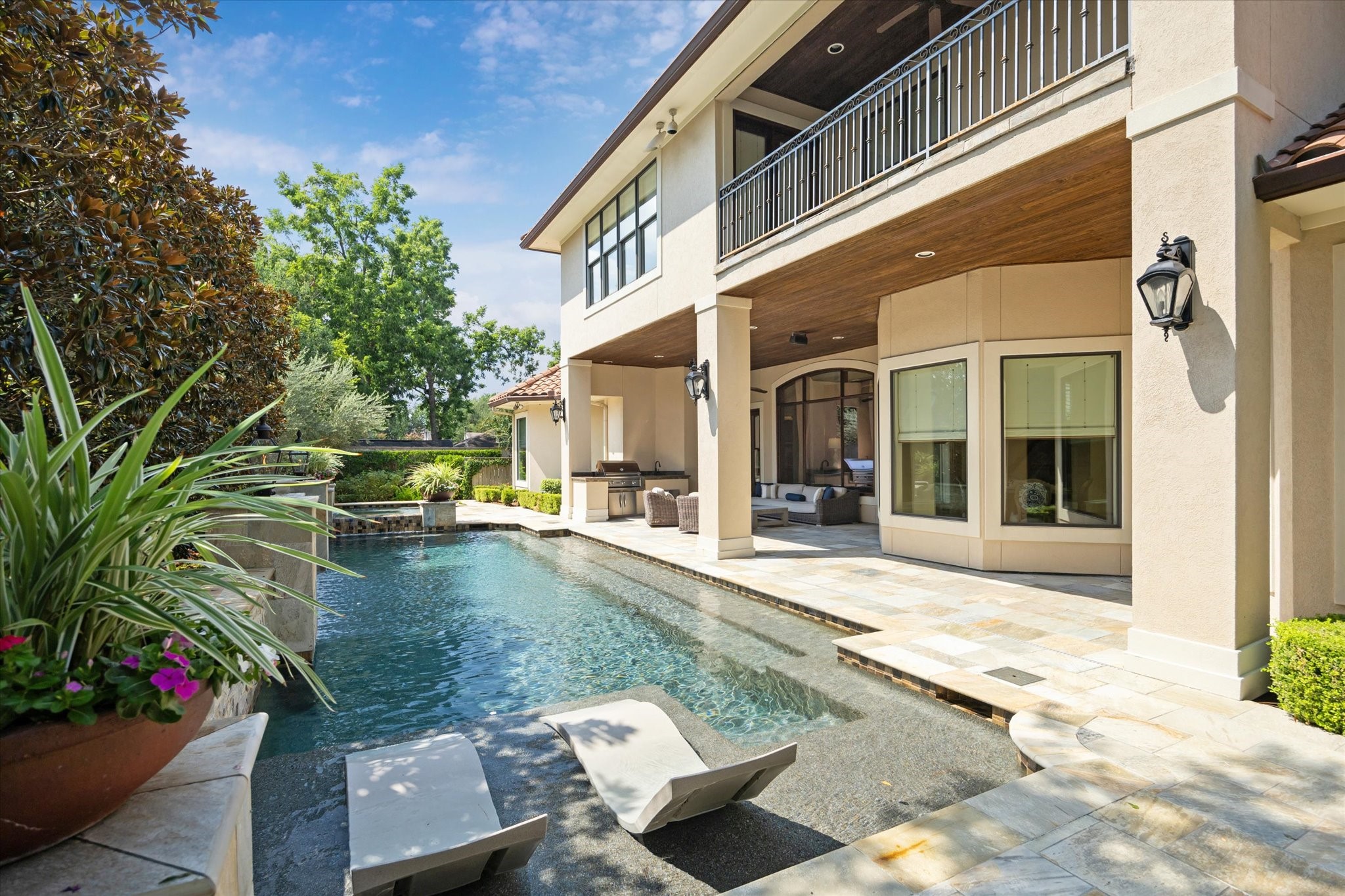570 Lanecrest Lane Houston, TX 77024 - Photo 5 of 36 a view of a patio with table and chairs and potted plants